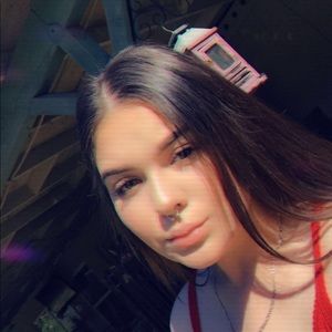 Meet your Posher, Adrienne